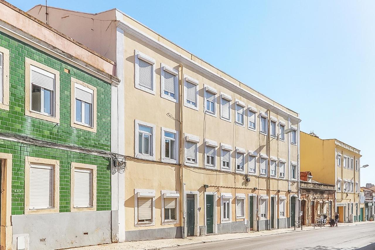 Vita Portucale ! Stylish Apartment Campo Ourique Lisabona Exterior foto